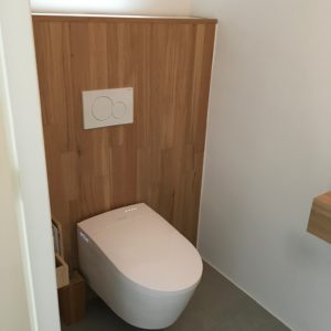 Installation client WC japonais Suspendu TopToilet Crystal Plus