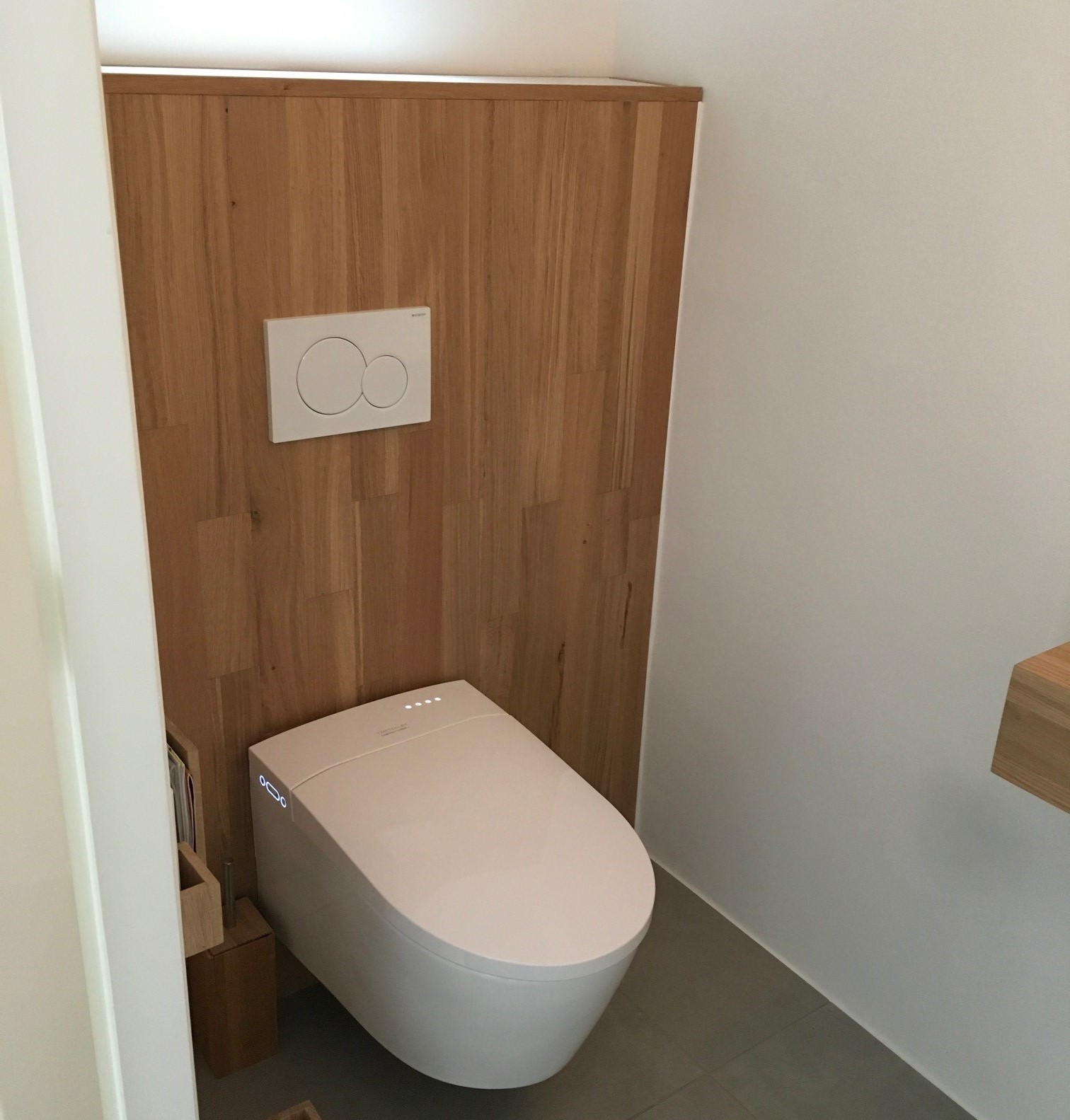 Installation client WC japonais Suspendu TopToilet Crystal Plus